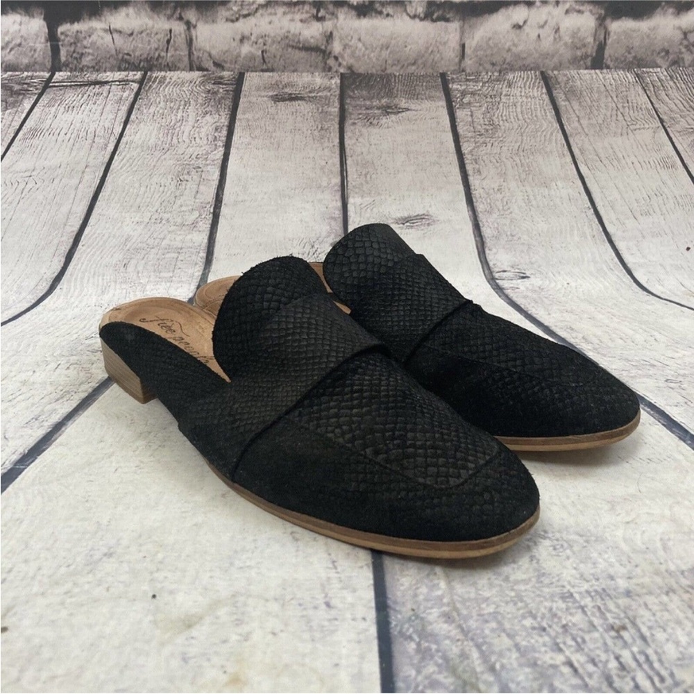 Free People Shoes Womens 42EU Black Loafers At Ease Suede Slip On